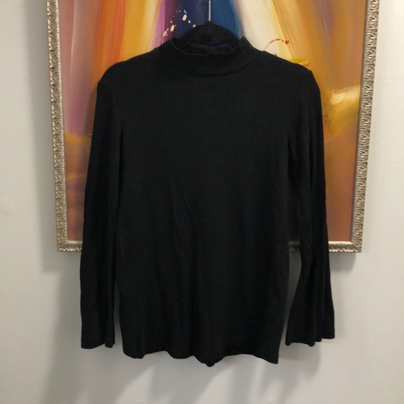 H&M Sweaters - Like 🆕 H&M ribbed mock neck bell sleeve shirt
